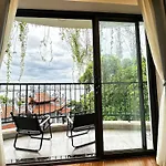 Oikia Westlake Apartment